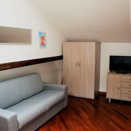 Santi's M3 Apartamento Milán